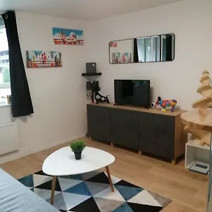 Avec Balcon Et Vue Sur Le Sancy Appartement