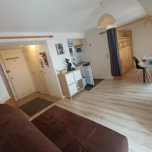 Classe 4 Personnes Face Aux Thermes, Avec Coin Nuit Appartement